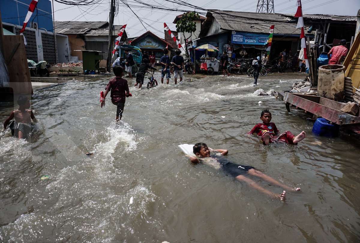 Banjir rob melanda Muara Angke