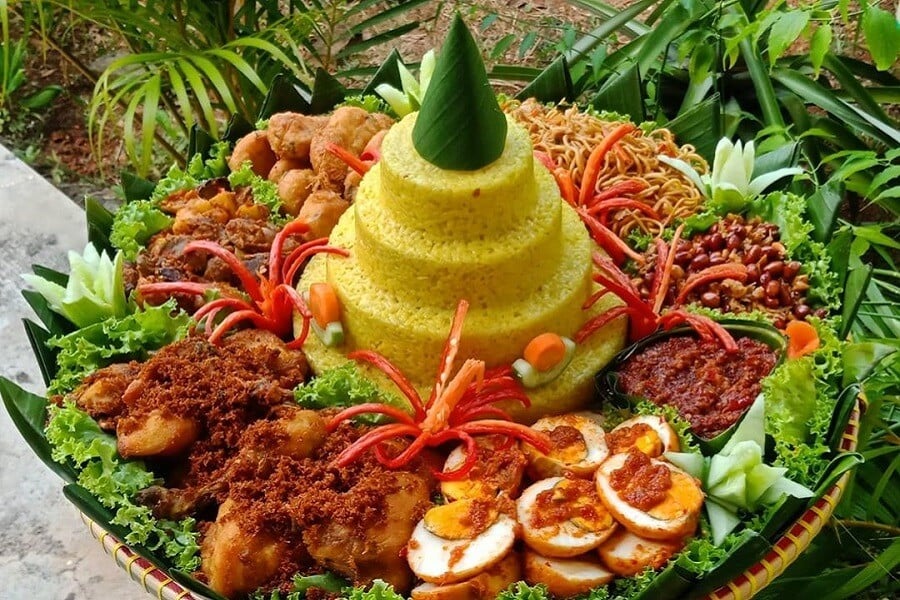 Nasi tumpeng