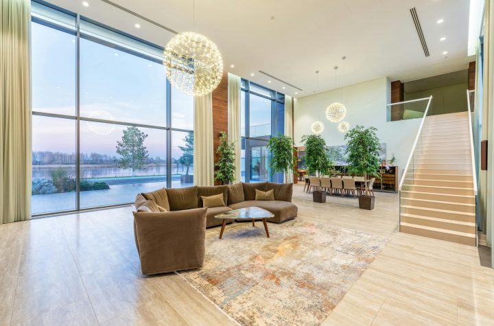 Rumah modern kaca terbuka