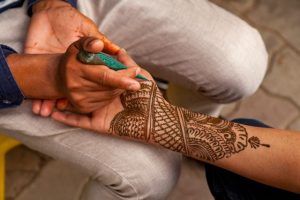 tips menghenna tangan